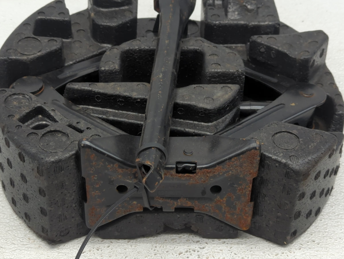 Ford Focus Spare Scissor Car Jack 1057335 - Oemusedautoparts1.com