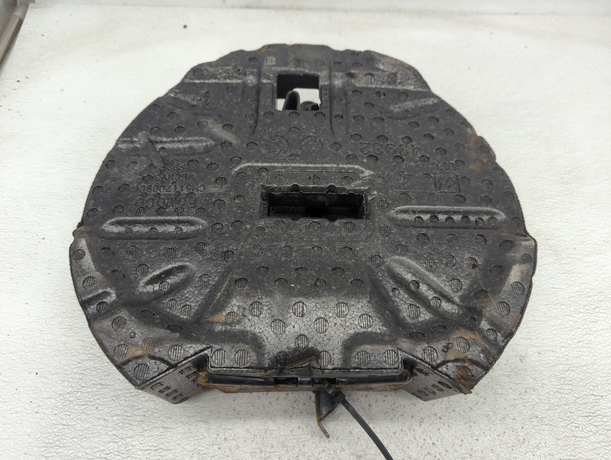 Ford Focus Spare Scissor Car Jack 1057335 - Oemusedautoparts1.com