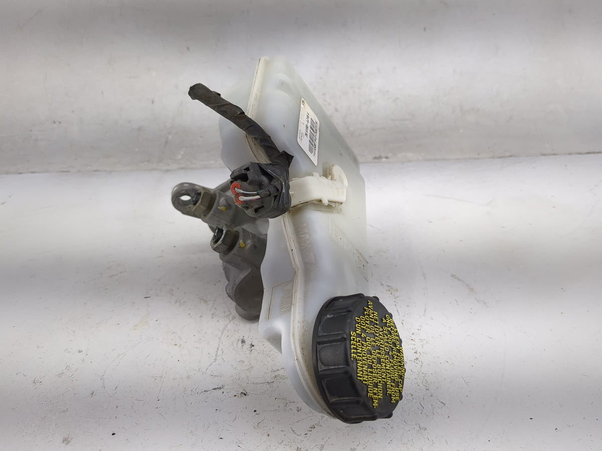 2012-2018 Ford Focus Brake Master Cylinder 1059958 - Oemusedautoparts1.com