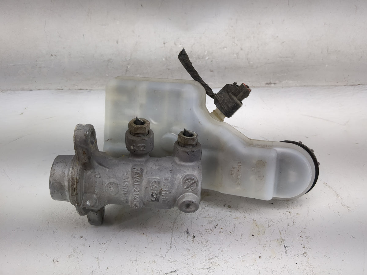 2012-2018 Ford Focus Brake Master Cylinder 1059958 - Oemusedautoparts1.com