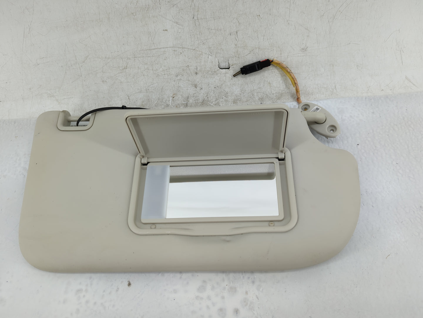 2013-2018 Ford Focus Sun Visor Shade Replacement Passenger Right Mirror Fits Fits 2013 2014 2015 2016 2017 2018 OEM Used Aut