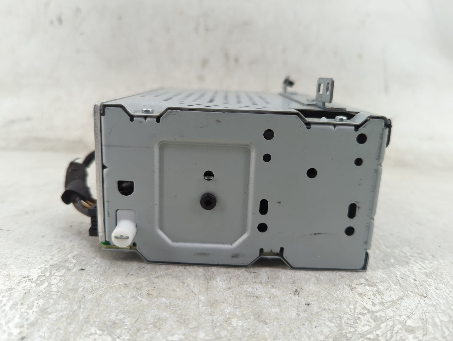 2015-2016 Ford Focus Radio AM FM Cd Player Receiver Replacement P/N:FM5T-19C107-HC Fits Fits 2015 2016 OEM Used Auto Parts -