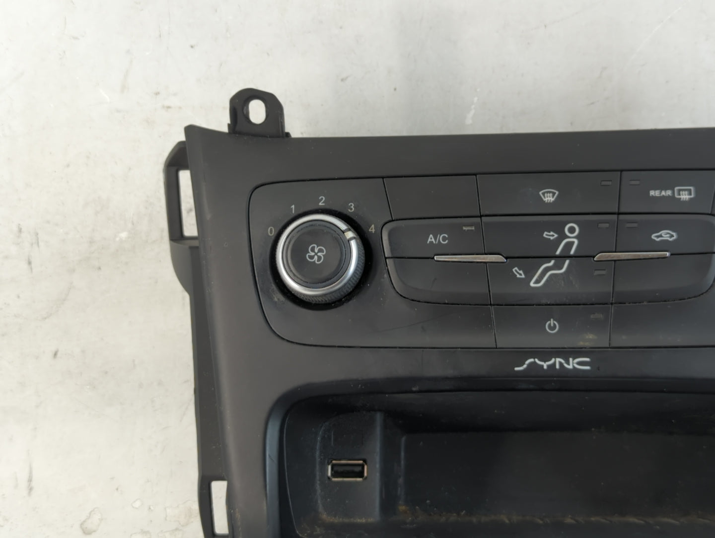 2015-2018 Ford Focus Climate Control Module Temperature AC/Heater Replacement P/N:F1ET-19980-JE Fits Fits 2015 2016 2017 201