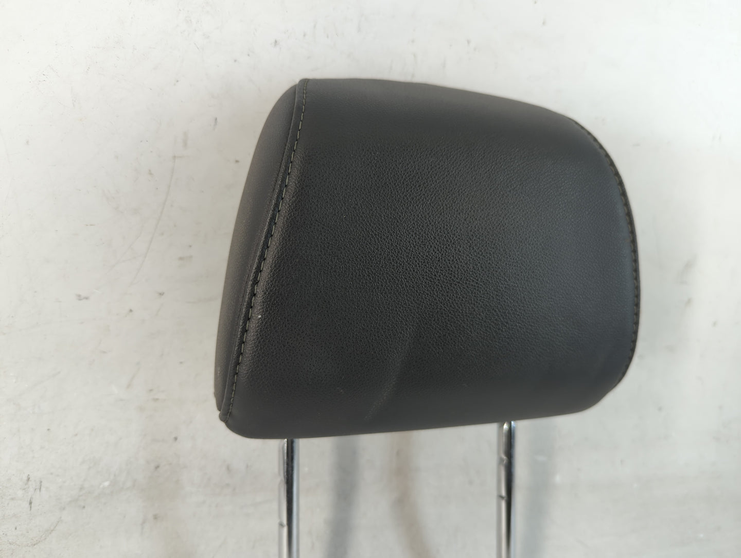 2015-2018 Ford Focus Headrest Head Rest Front Driver Passenger Seat Fits Fits 2015 2016 2017 2018 OEM Used Auto Parts - Oemu