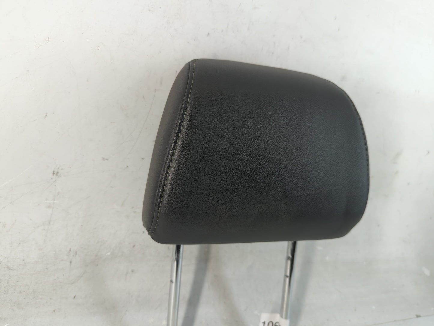 2015-2018 Ford Focus Headrest Head Rest Front Driver Passenger Seat Fits Fits 2015 2016 2017 2018 OEM Used Auto Parts - Oemu