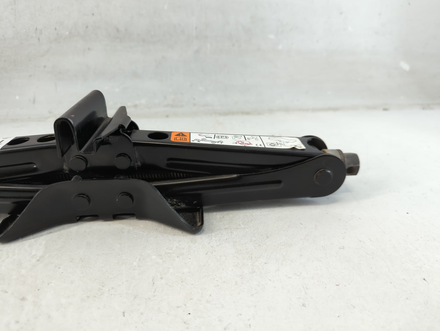 2015 Ford Focus Spare Scissor Car Jack - Oemusedautoparts1.com