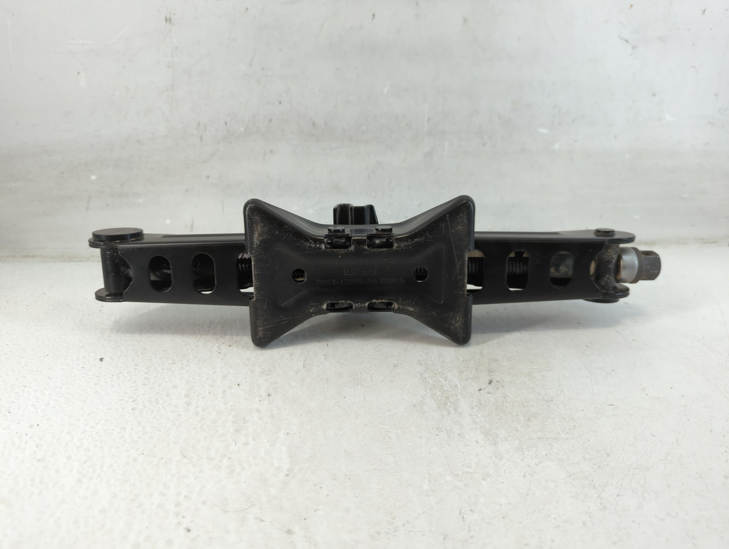 2015 Ford Focus Spare Scissor Car Jack - Oemusedautoparts1.com