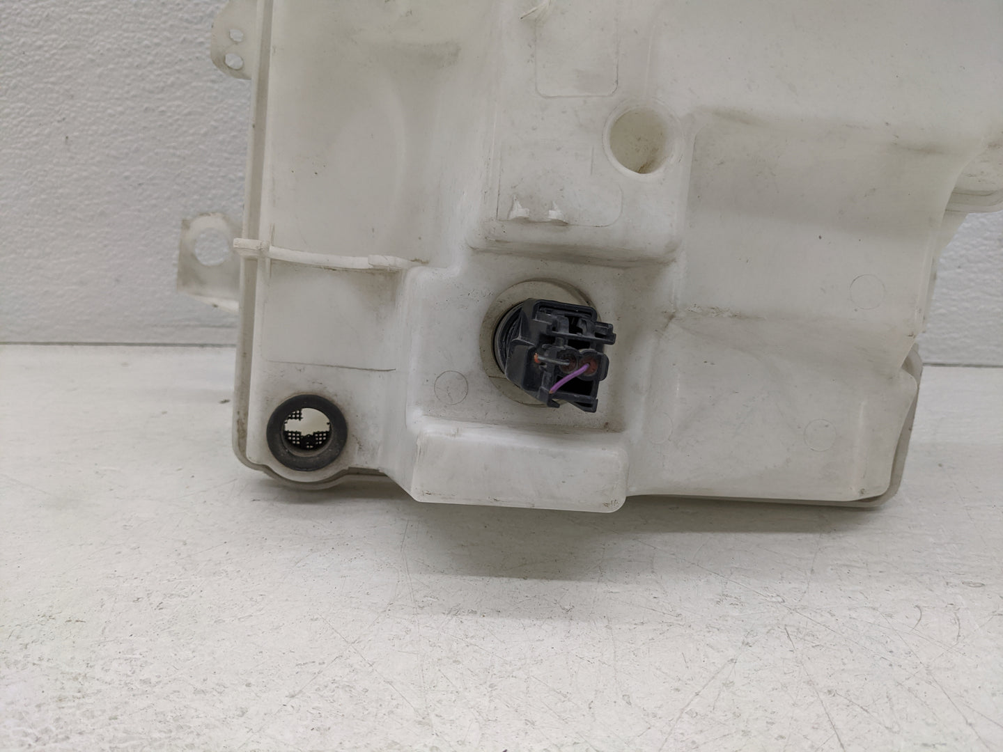 2012-2018 Ford Focus Windshield Washer Fluid Reservoir Bottle Oem - Oemusedautoparts1.com