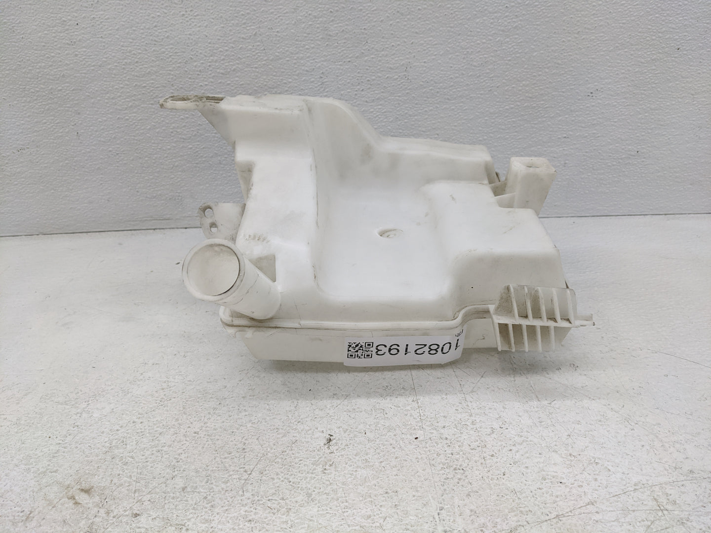 2012-2018 Ford Focus Windshield Washer Fluid Reservoir Bottle Oem - Oemusedautoparts1.com