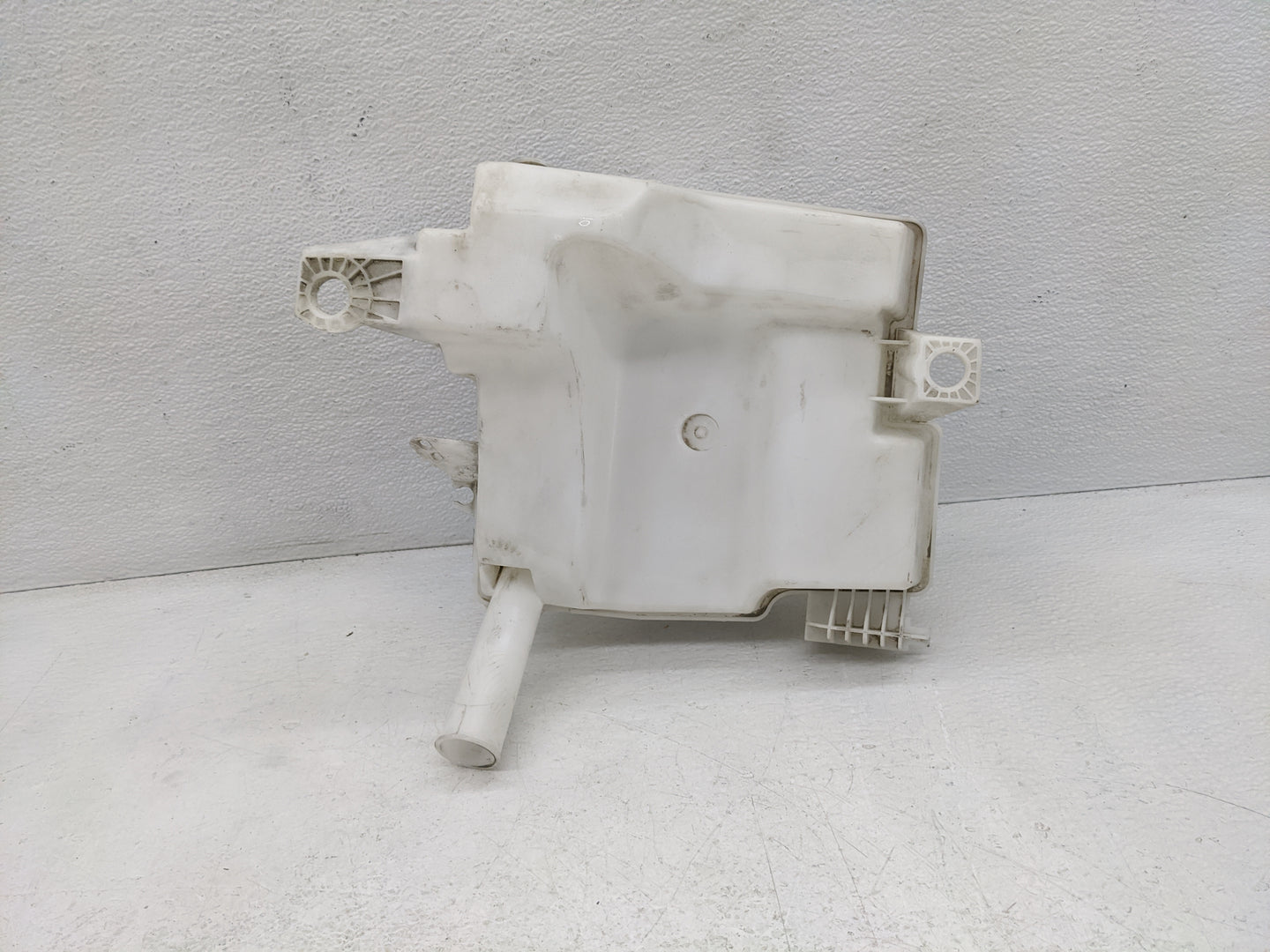 2012-2018 Ford Focus Windshield Washer Fluid Reservoir Bottle Oem - Oemusedautoparts1.com