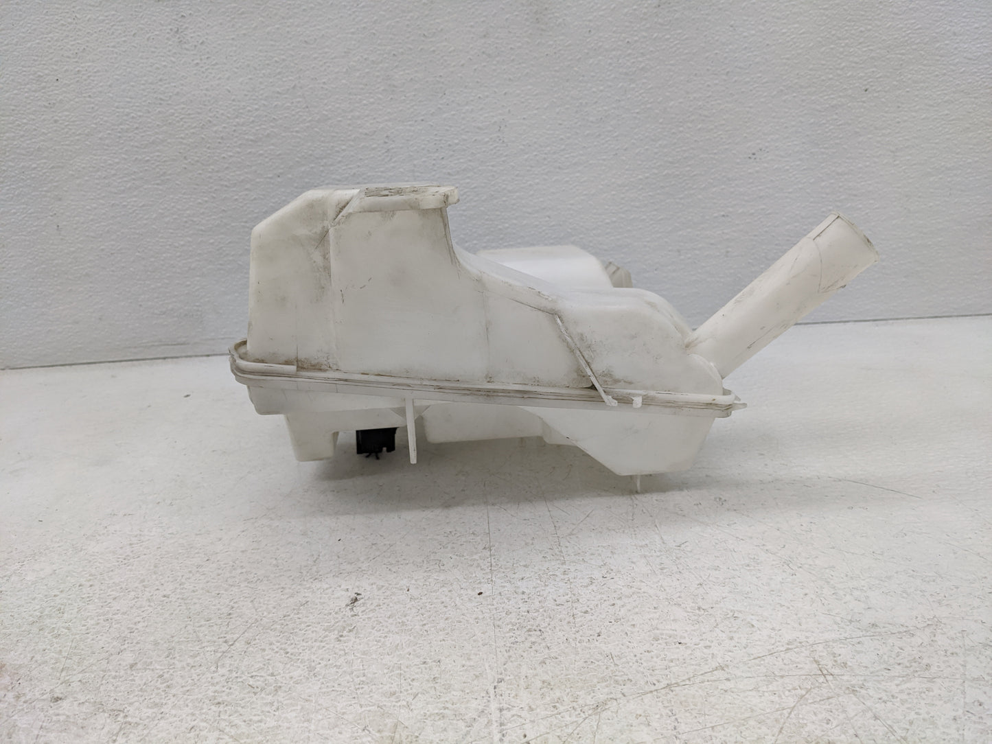 2012-2018 Ford Focus Windshield Washer Fluid Reservoir Bottle Oem - Oemusedautoparts1.com
