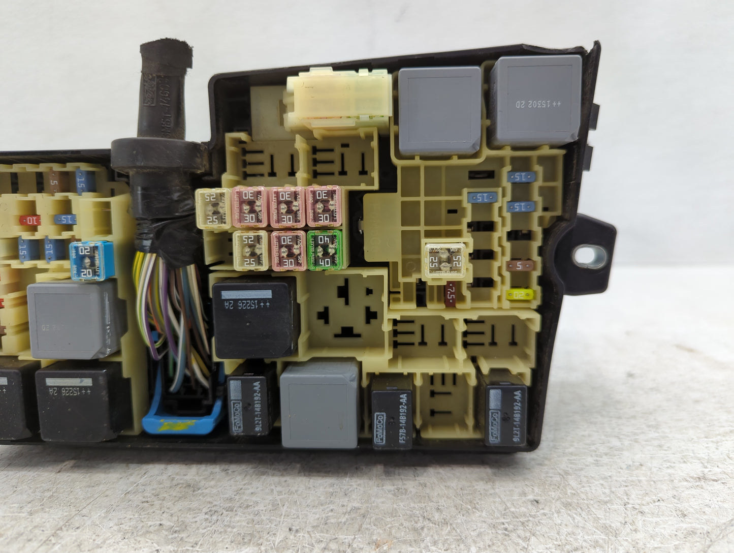2015 Ford Focus Fusebox Fuse Box Panel Relay Module P/N:AV6T-14A142-AB Fits OEM Used Auto Parts - Oemusedautoparts1.com