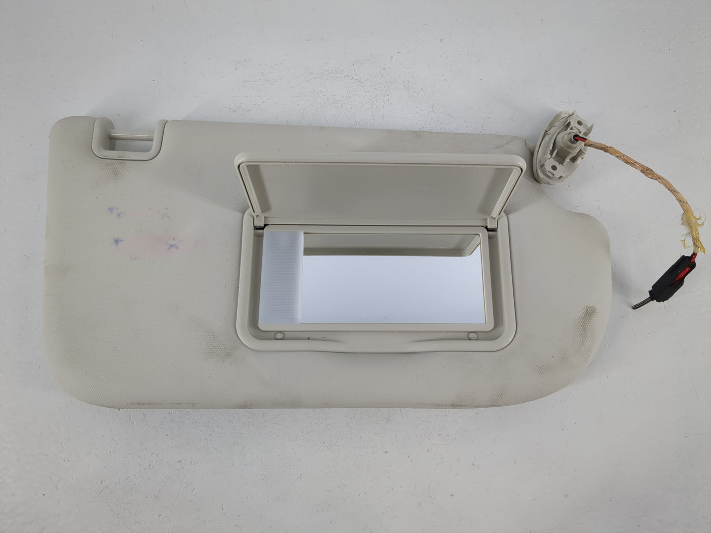 2013-2018 Ford Focus Sun Visor Shade Replacement Passenger Right Mirror Fits Fits 2013 2014 2015 2016 2017 2018 OEM Used Aut