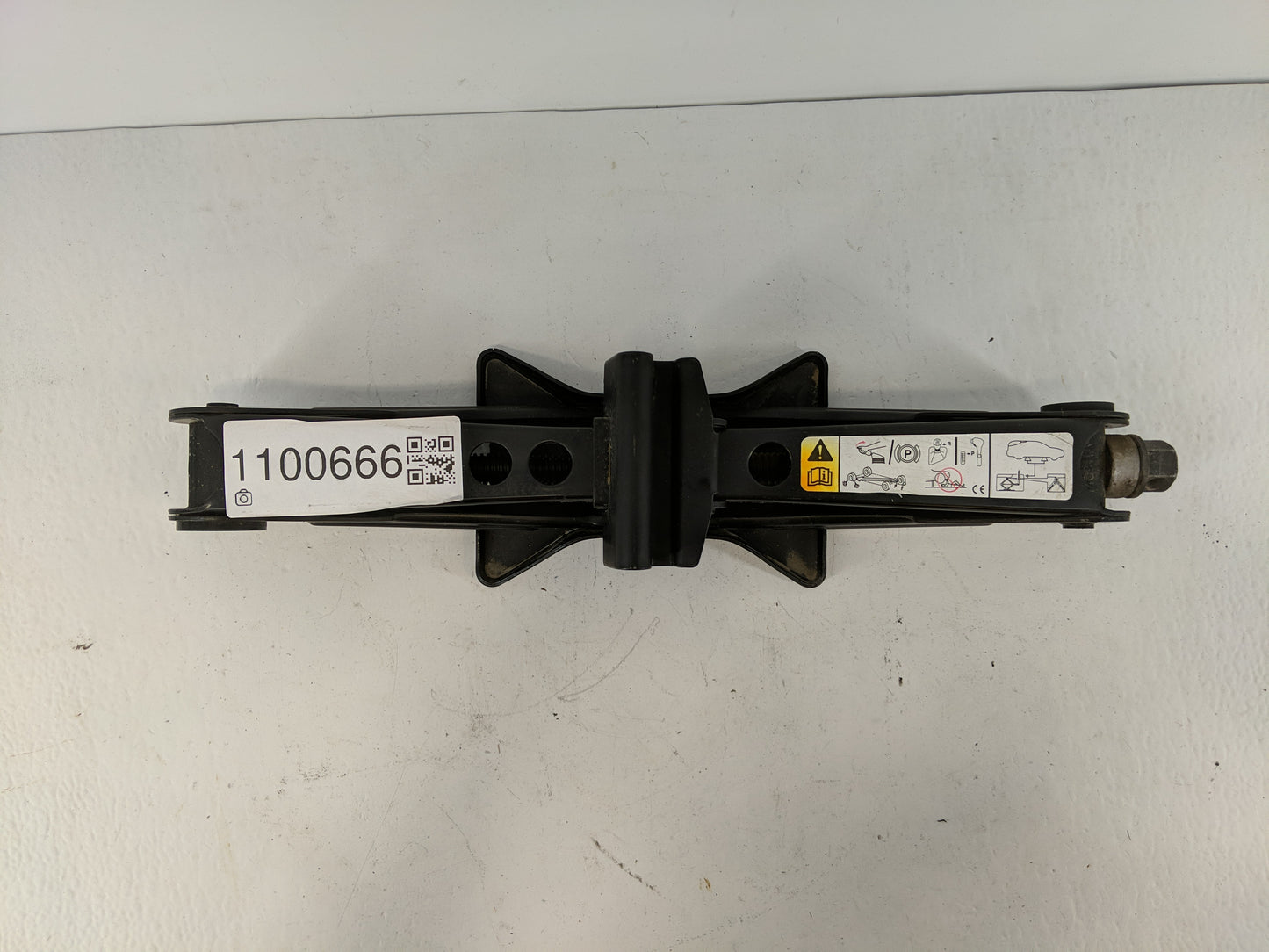 2015 Ford Focus Spare Scissor Car Jack 1100666 - Oemusedautoparts1.com