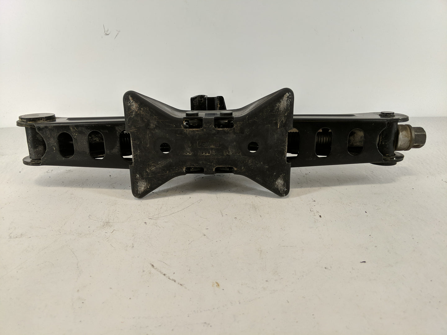 2015 Ford Focus Spare Scissor Car Jack 1100666 - Oemusedautoparts1.com