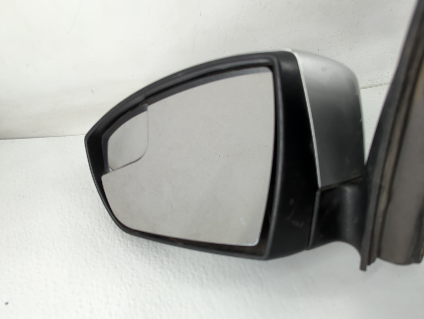 2015-2018 Ford Focus Driver Side View Mirror - Left Door Mirror OEM Used - Oemusedautoparts1.com