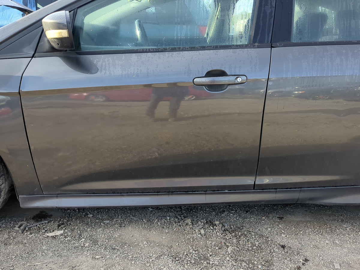 2015-2018 Ford Focus Driver Front Door Oem 1184620 - Oemusedautoparts1.com