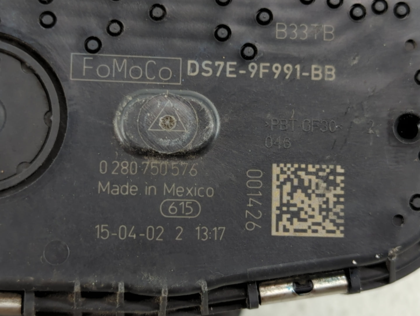 2014-2018 Ford Focus Throttle Body P/N:DS7E-9F991-BB Fits Fits 2014 2015 2016 2017 2018 2019 2020 2021 2022 OEM Used Auto Pa