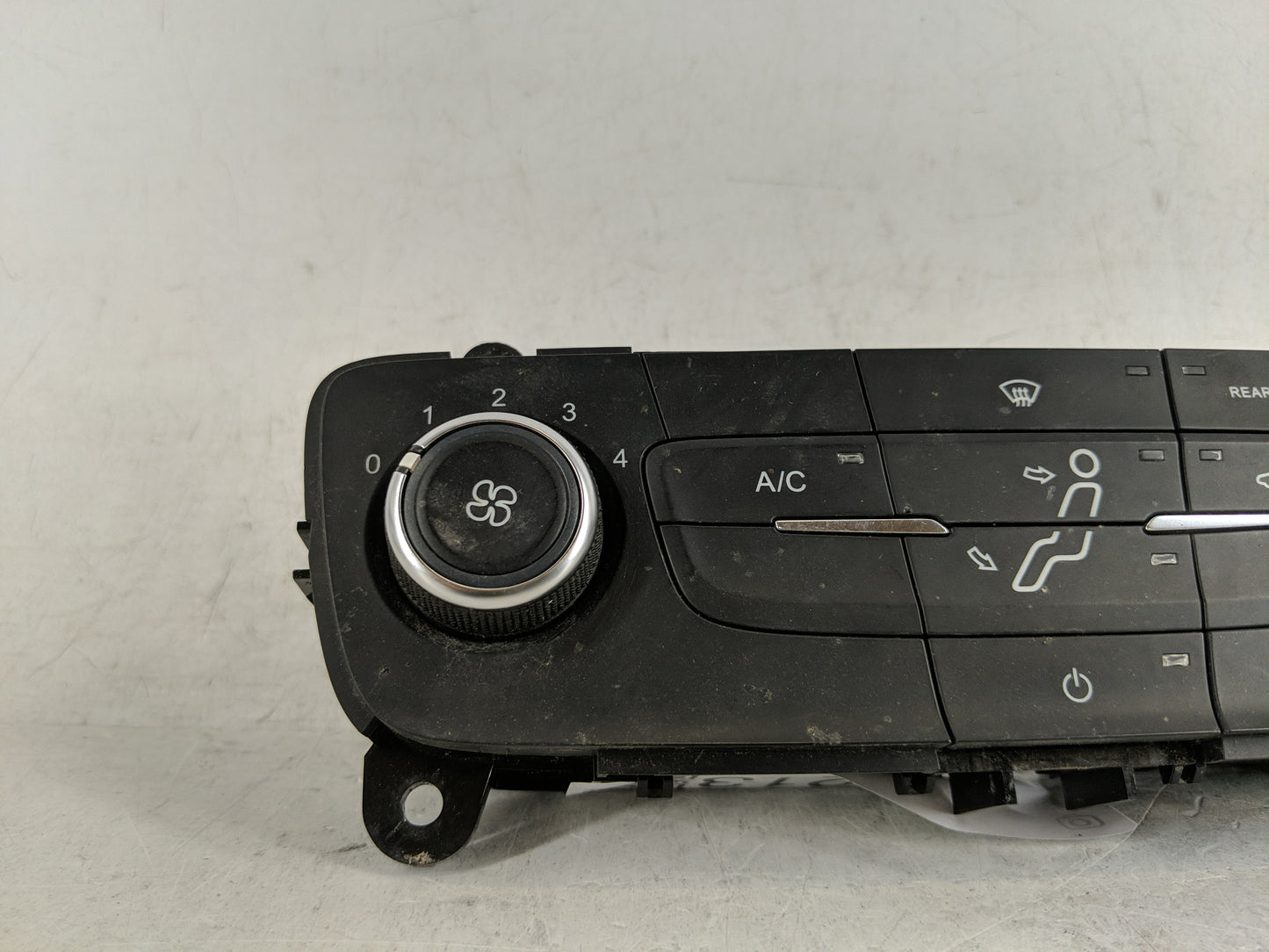 2015-2018 Ford Focus Climate Control Module Temperature AC/Heater Replacement P/N:F1ET-19980-F Fits Fits 2015 2016 2017 2018