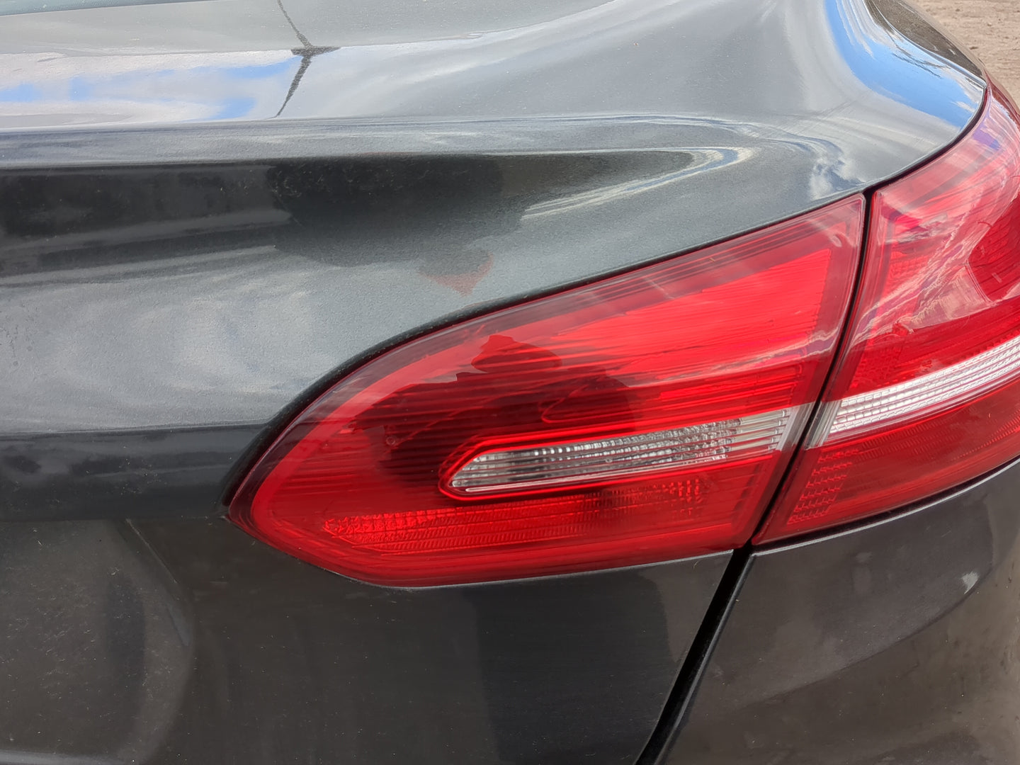 2015-2018 Ford Focus Passenger Right Side Deck Lid Mounted Tail Light 1217744 - Oemusedautoparts1.com