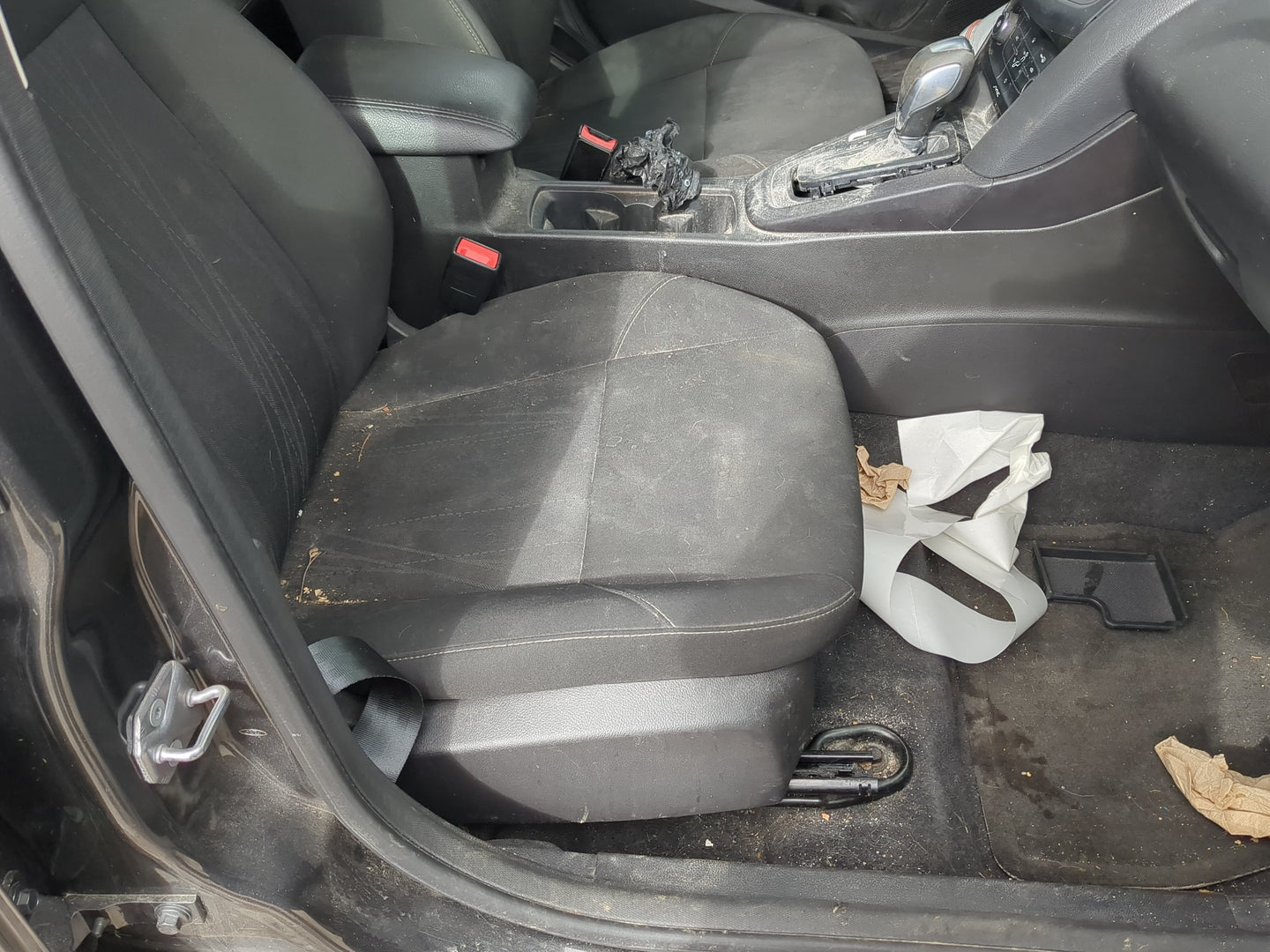 2015-2018 Ford Focus Passenger Front Seat Oem 1217747 - Oemusedautoparts1.com