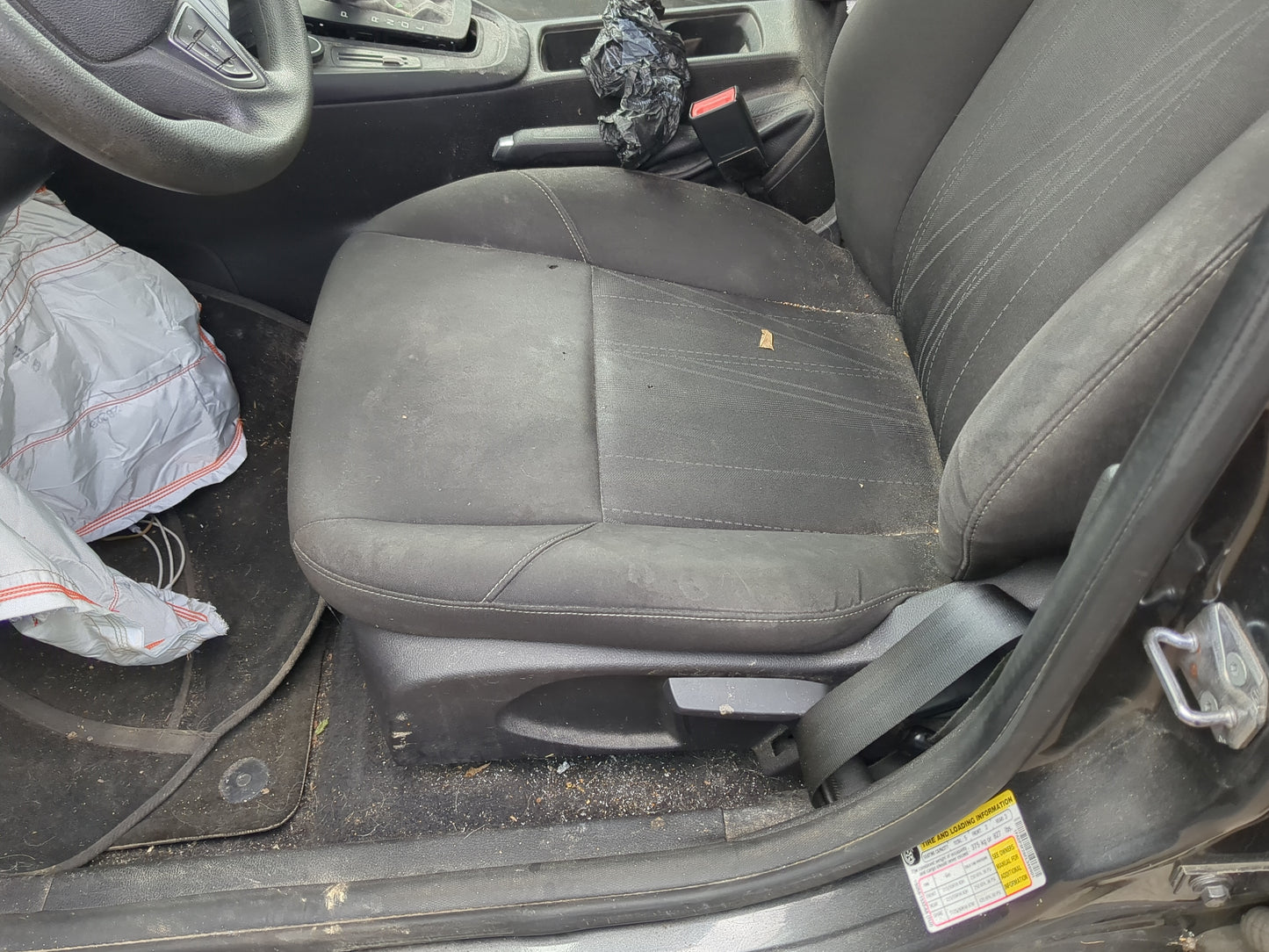 2015-2018 Ford Focus Driver Front Seat Oem 1217810 - Oemusedautoparts1.com