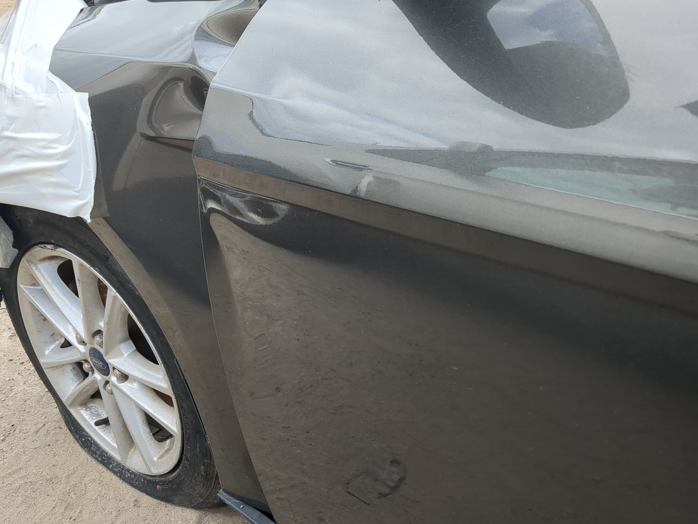 2015-2018 Ford Focus Driver Front Door Oem - Oemusedautoparts1.com