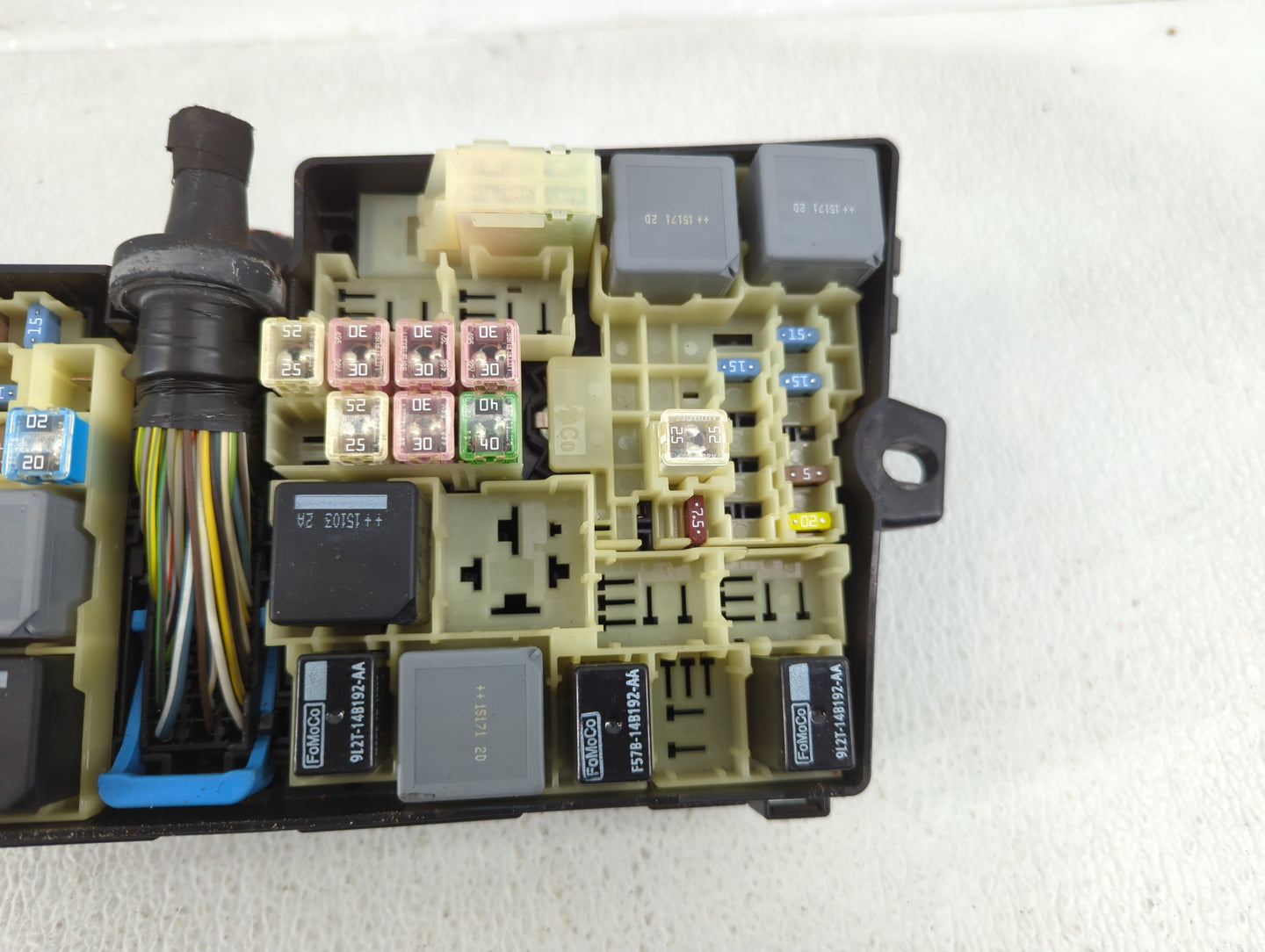 2015 Ford Focus Fusebox Fuse Box Panel Relay Module P/N:AV6T-14A142-AB Fits OEM Used Auto Parts - Oemusedautoparts1.com