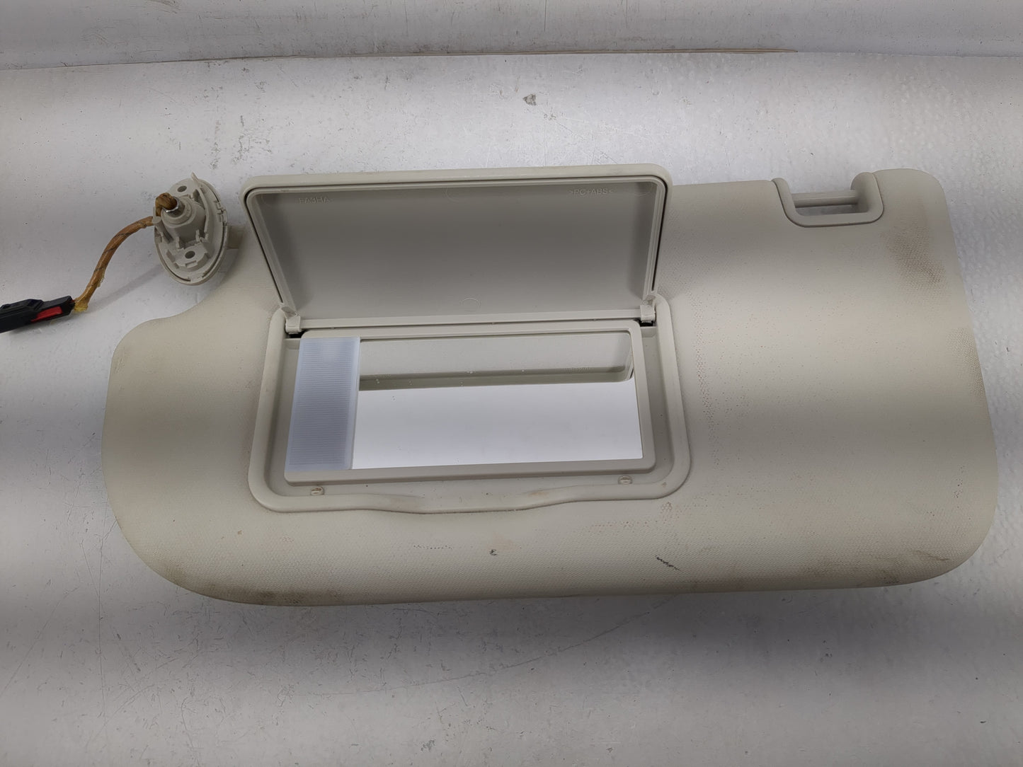 2013-2018 Ford Focus Sun Visor Shade Replacement Driver Left Mirror Fits Fits 2013 2014 2015 2016 2017 2018 OEM Used Auto Pa
