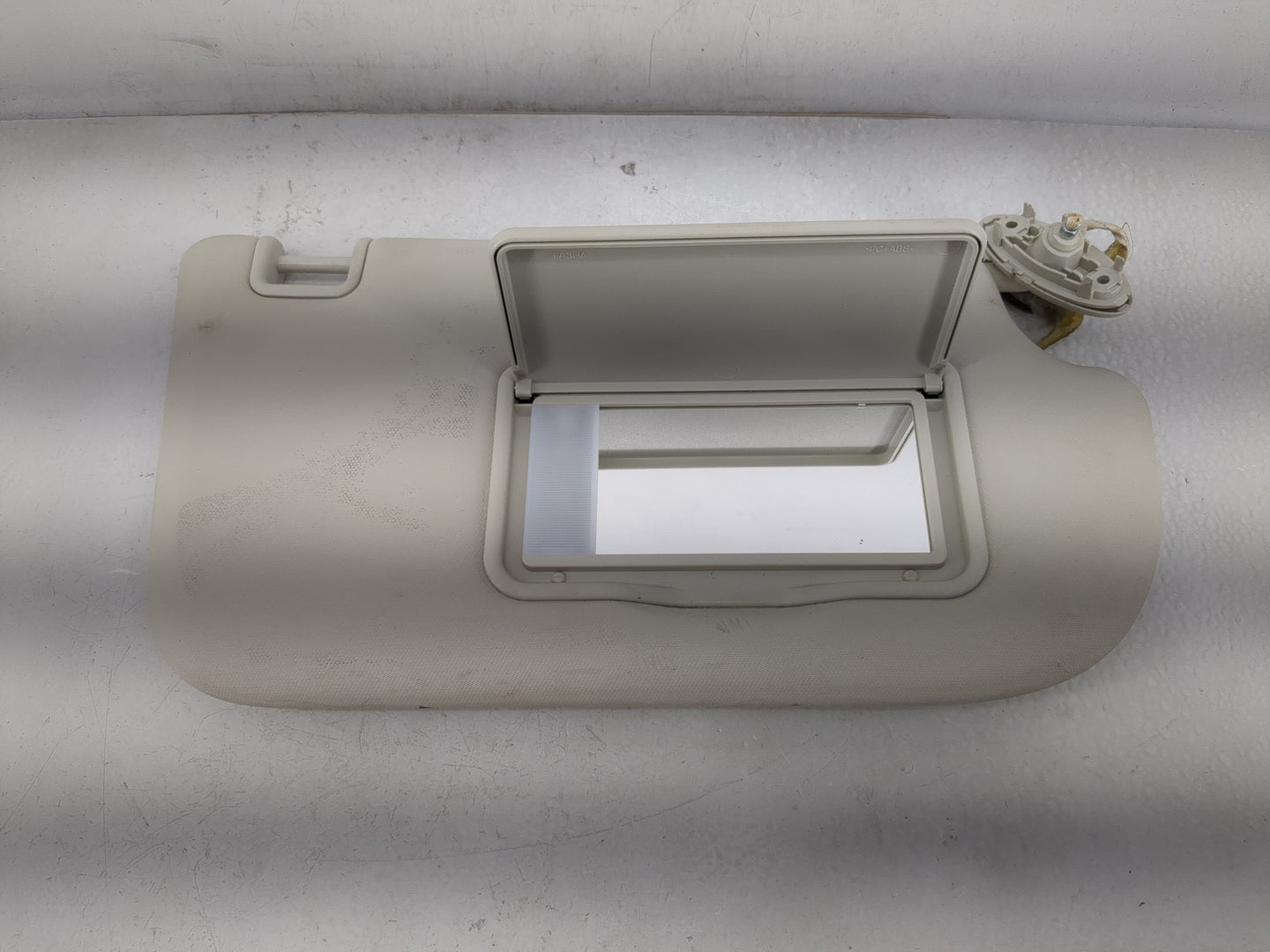 2013-2018 Ford Focus Sun Visor Shade Replacement Passenger Right Mirror Fits Fits 2013 2014 2015 2016 2017 2018 OEM Used Aut
