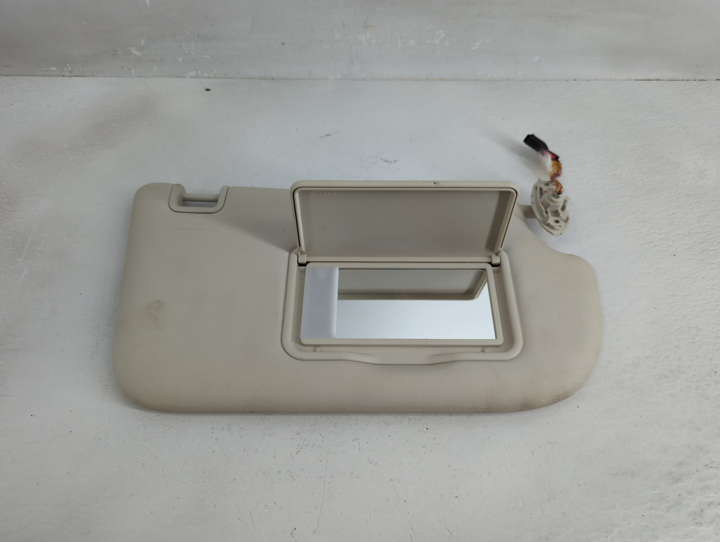 2013-2018 Ford Focus Sun Visor Shade Replacement Passenger Right Mirror Fits Fits 2013 2014 2015 2016 2017 2018 OEM Used Aut
