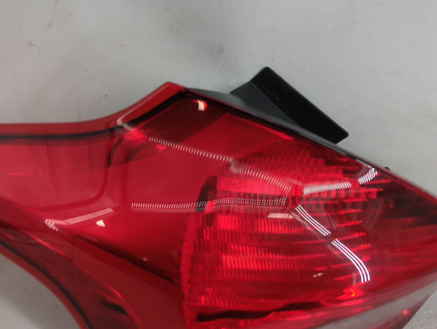 2015-2018 Ford Focus Tail Light Assembly Driver Left OEM P/N:F1EB-13405-H F1EB-13405-G Fits Fits 2015 2016 2017 2018 OEM Use