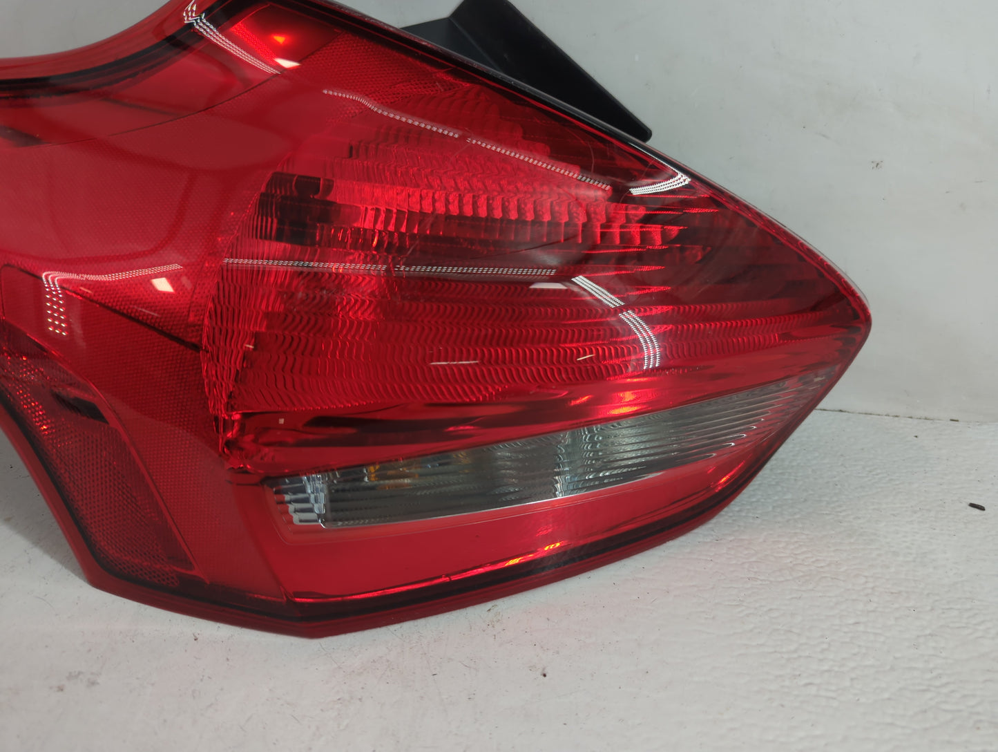 2015-2018 Ford Focus Tail Light Assembly Driver Left OEM P/N:F1EB-13405-H F1EB-13405-G Fits Fits 2015 2016 2017 2018 OEM Use