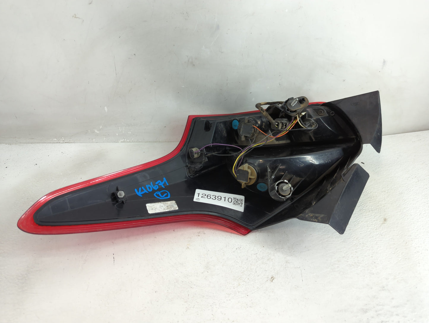 2015-2018 Ford Focus Tail Light Assembly Driver Left OEM P/N:F1EB-13405-H F1EB-13405-G Fits Fits 2015 2016 2017 2018 OEM Use