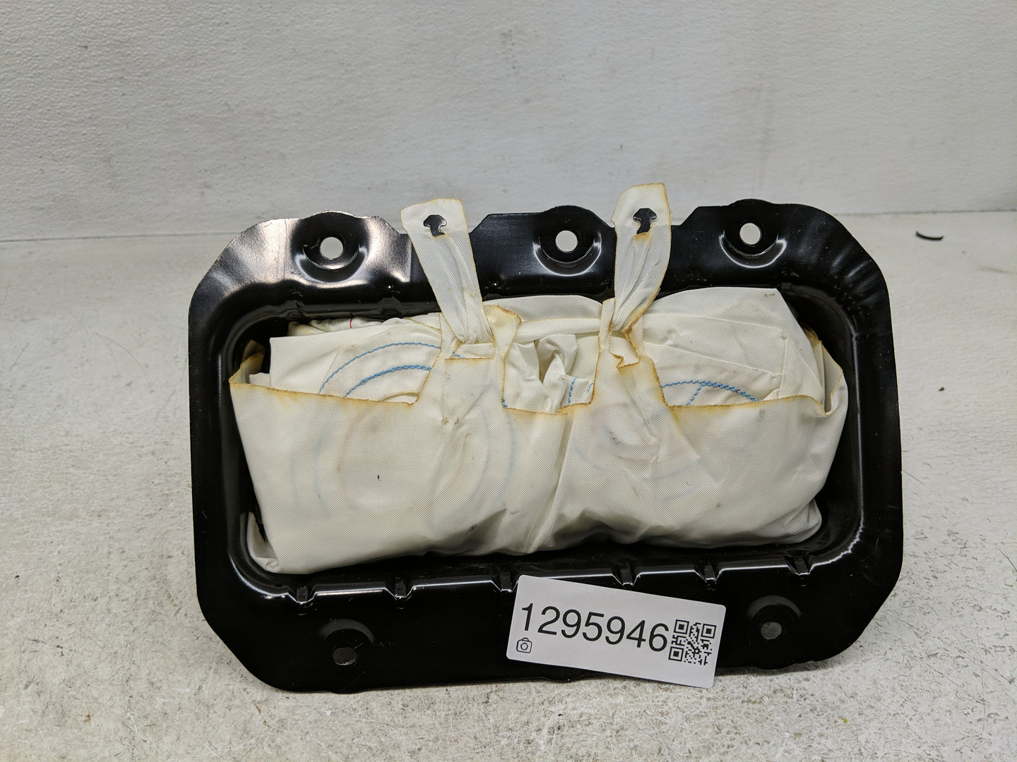 2015-2018 Ford Focus Air Bag Passenger Right Dashboard OEM P/N:F1EB-A044A74-AB Fits Fits 2015 2016 2017 2018 OEM Used Auto P