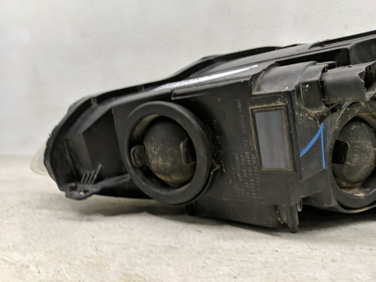 2015-2018 Ford Focus Passenger Right Oem Head Light Headlight Lamp - Oemusedautoparts1.com