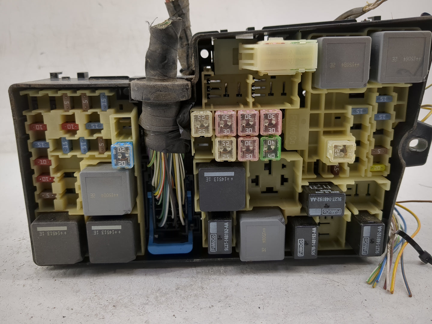 2015 Ford Focus Fusebox Fuse Box Panel Relay Module P/N:AV6T-14A067-AD Fits OEM Used Auto Parts - Oemusedautoparts1.com