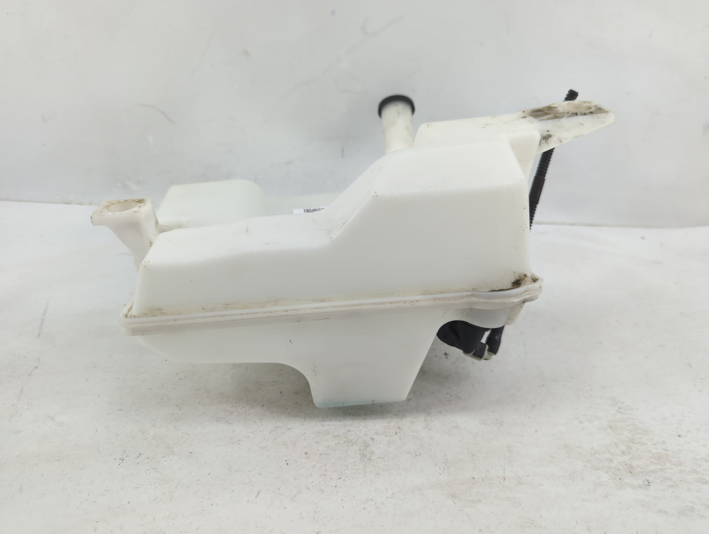 2012-2018 Ford Focus Windshield Washer Fluid Reservoir Bottle Oem - Oemusedautoparts1.com