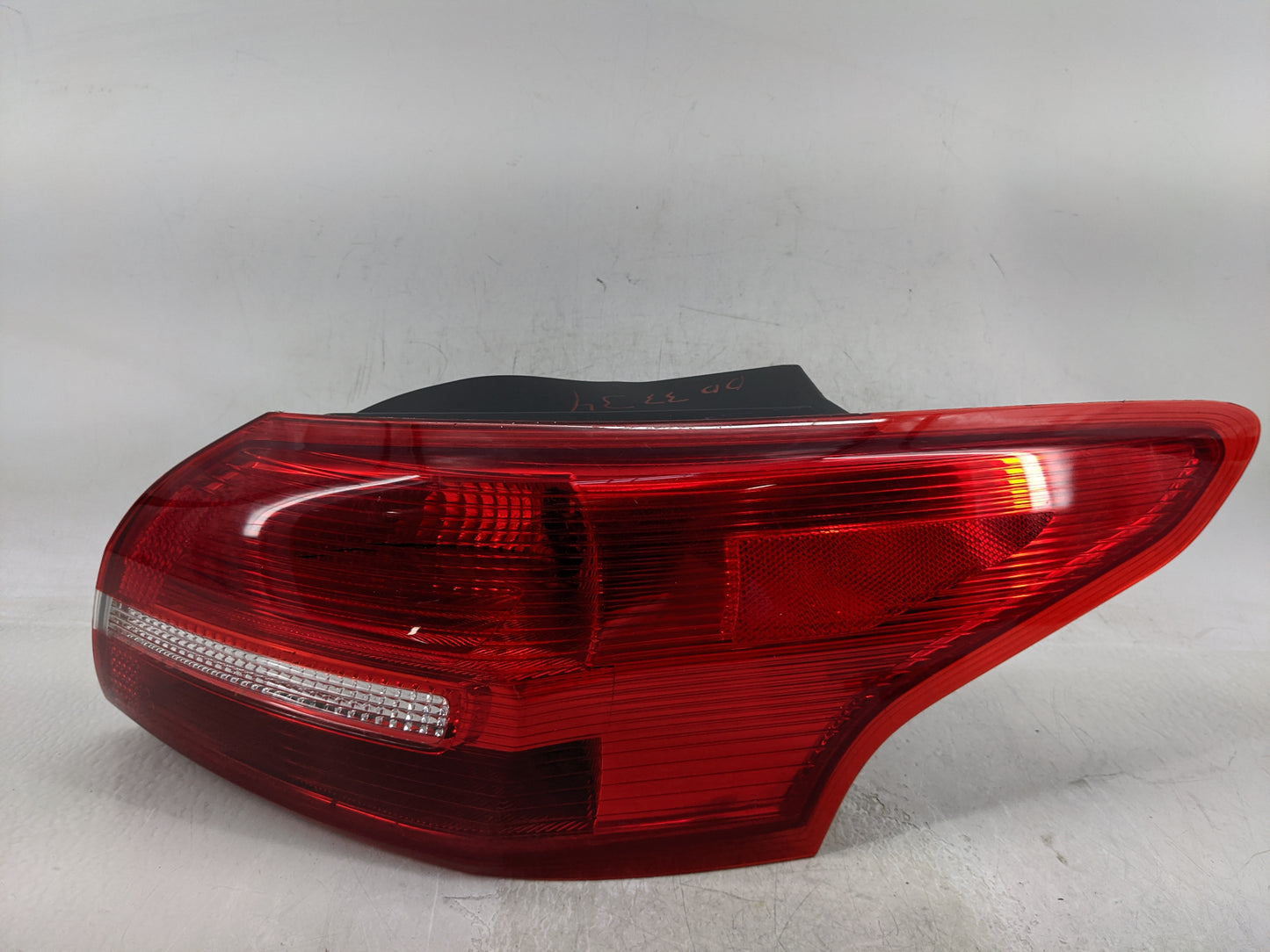 2015 Ford Focus Tail Light Assembly Passenger Right OEM P/N:F1EB-13404-FC Fits OEM Used Auto Parts - Oemusedautoparts1.com