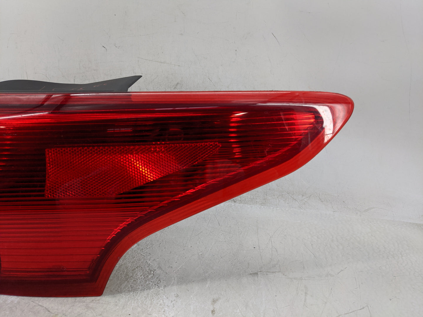 2015 Ford Focus Tail Light Assembly Passenger Right OEM P/N:F1EB-13404-FC Fits OEM Used Auto Parts - Oemusedautoparts1.com