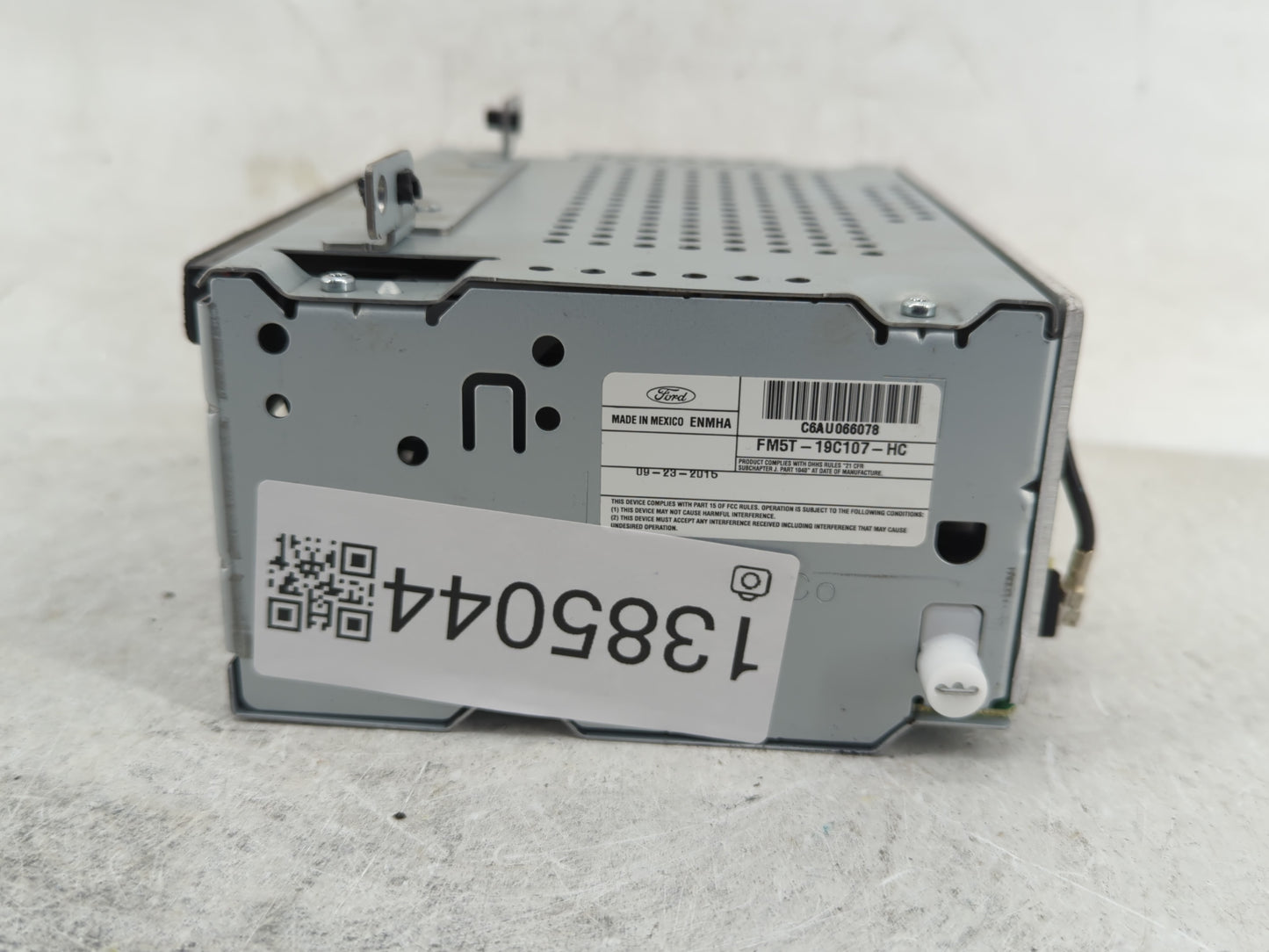 2015-2016 Ford Focus Radio AM FM Cd Player Receiver Replacement P/N:FM5T-19C107-HC Fits Fits 2015 2016 OEM Used Auto Parts -