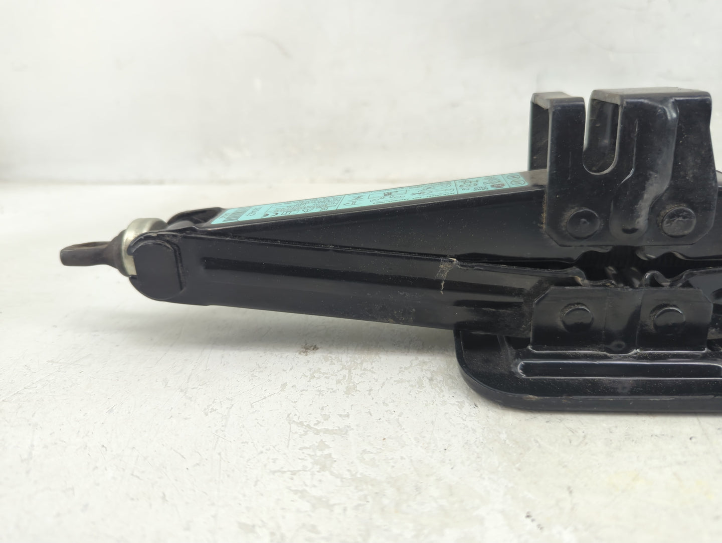 2015 Ford Focus Spare Scissor Car Jack 1390175 - Oemusedautoparts1.com