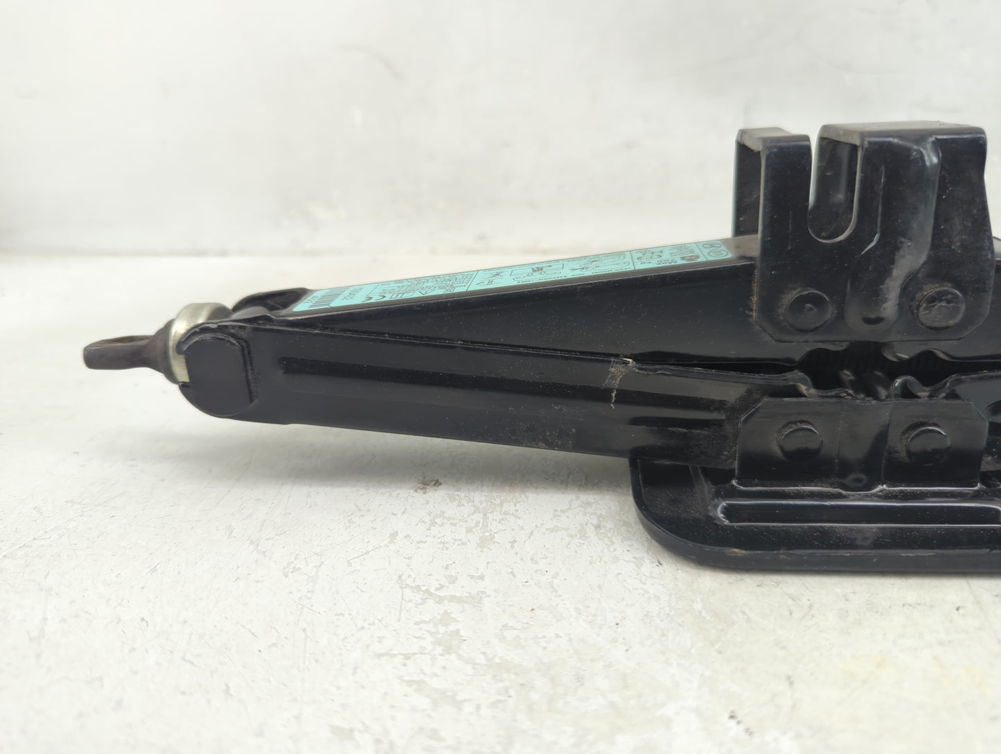 2015 Ford Focus Spare Scissor Car Jack 1390175 - Oemusedautoparts1.com