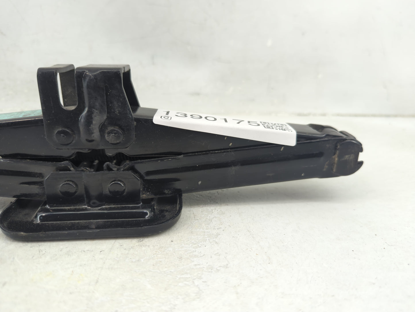 2015 Ford Focus Spare Scissor Car Jack 1390175 - Oemusedautoparts1.com