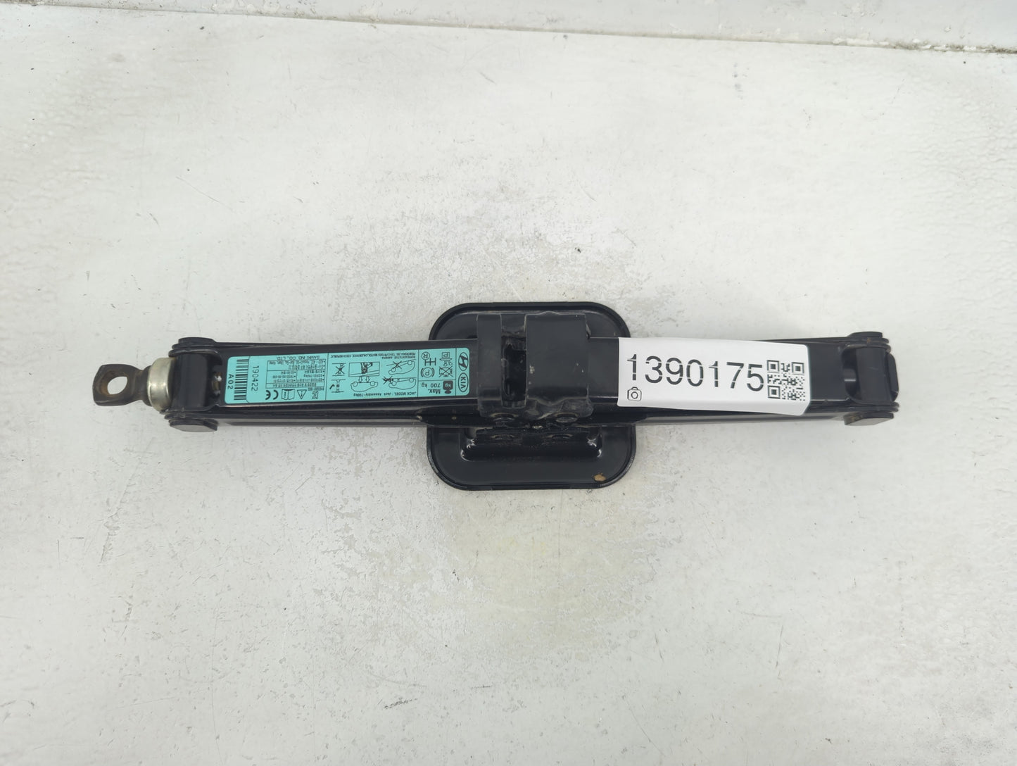 2015 Ford Focus Spare Scissor Car Jack 1390175 - Oemusedautoparts1.com