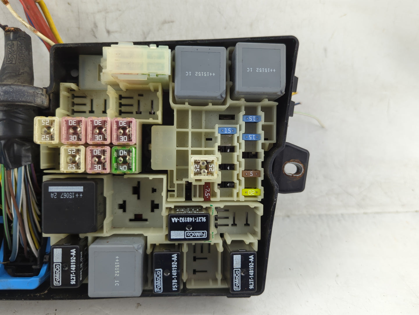 2015 Ford Focus Fusebox Fuse Box Panel Relay Module P/N:AV6T-14A076-AB 21090 000 001 Fits OEM Used Auto Parts - Oemusedautop