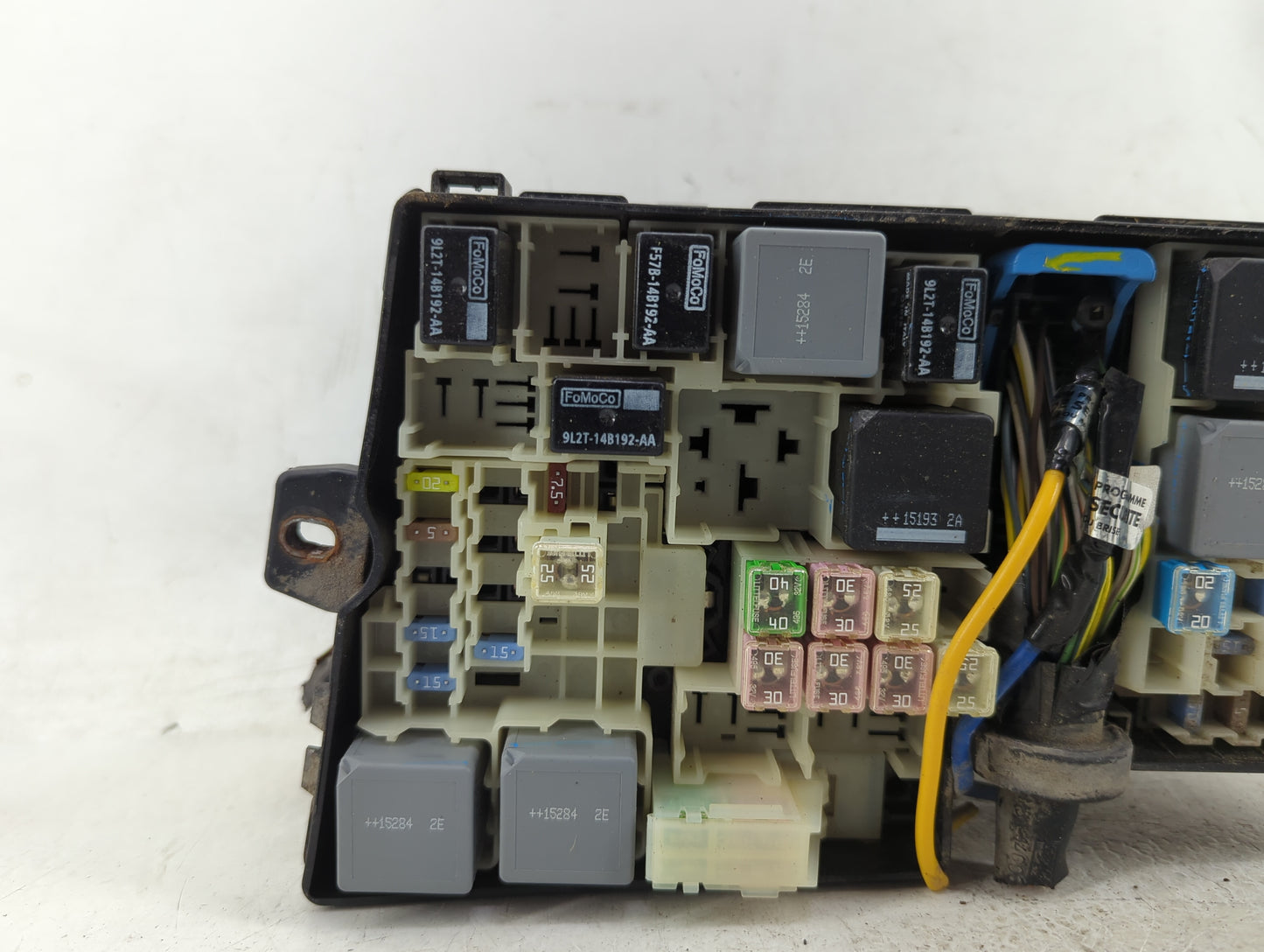 2015 Ford Focus Fusebox Fuse Box Panel Relay Module P/N:AV6T-14A142-AB Fits OEM Used Auto Parts - Oemusedautoparts1.com