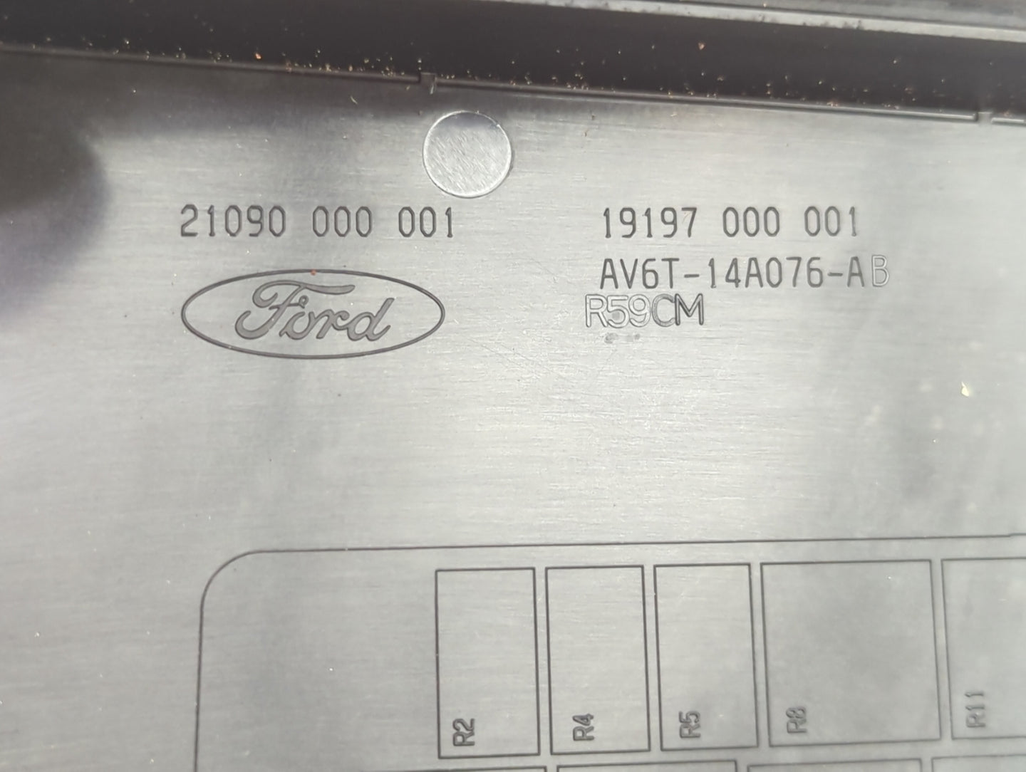 2015 Ford Focus Fusebox Fuse Box Panel Relay Module P/N:19197 000 001 AV6T-14A076-AB, 21090 000 001 Fits OEM Used Auto Parts