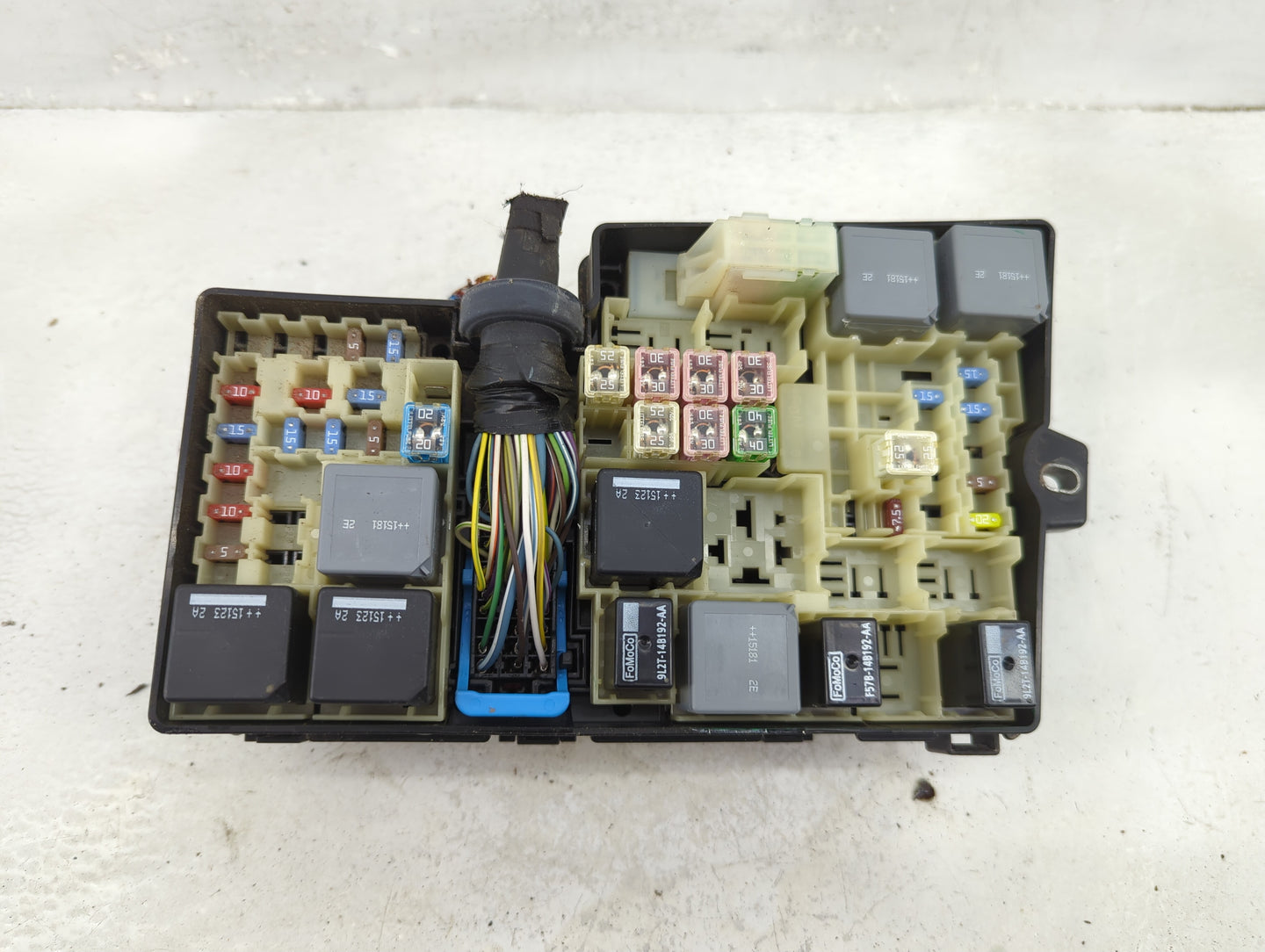 2015 Ford Focus Fusebox Fuse Box Panel Relay Module P/N:AV6T-14A076-AB 21090 000 001 Fits OEM Used Auto Parts - Oemusedautop