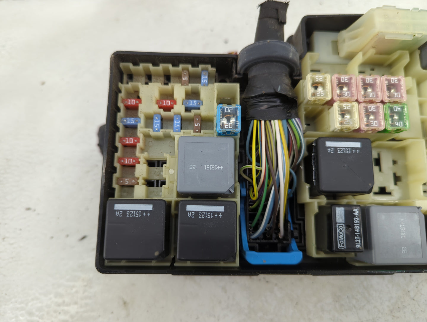 2015 Ford Focus Fusebox Fuse Box Panel Relay Module P/N:AV6T-14A076-AB 21090 000 001 Fits OEM Used Auto Parts - Oemusedautop